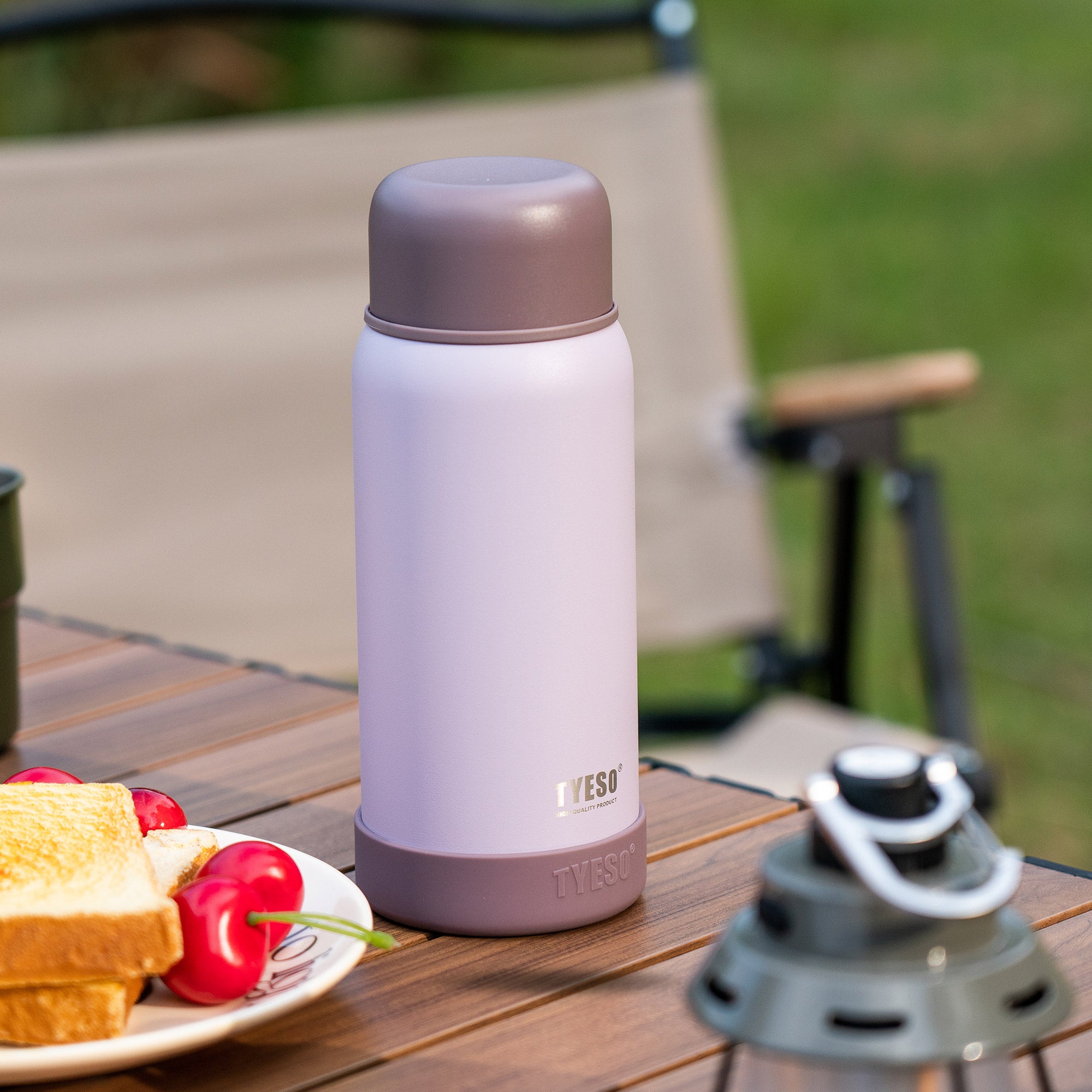 20oz(0.6L)- Two-Tone Water Bottle with Handle and Silicone Boot