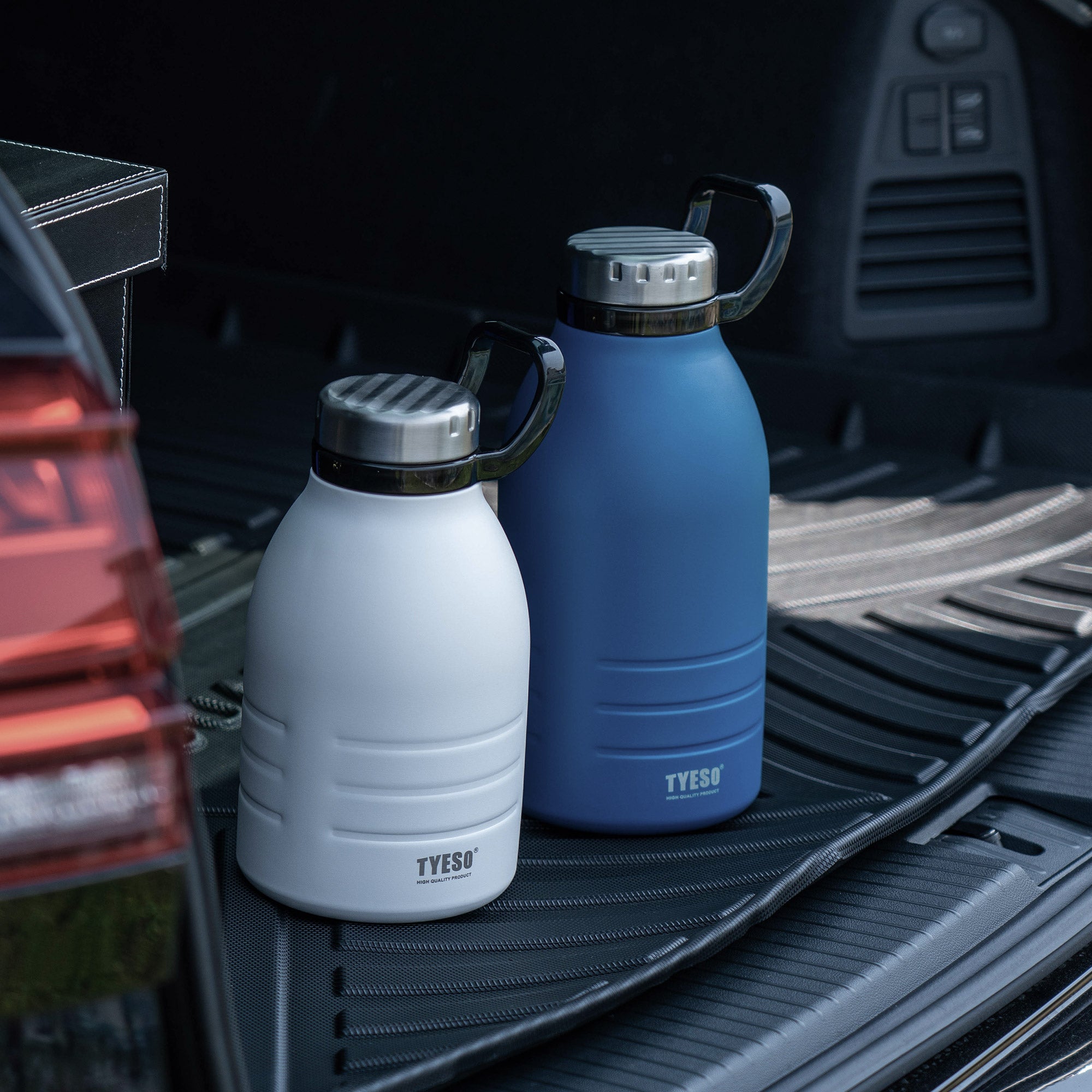 64oz(1900ml)- TYESO Big Capacity Outdoor Sports Bottle with Handle & Straw