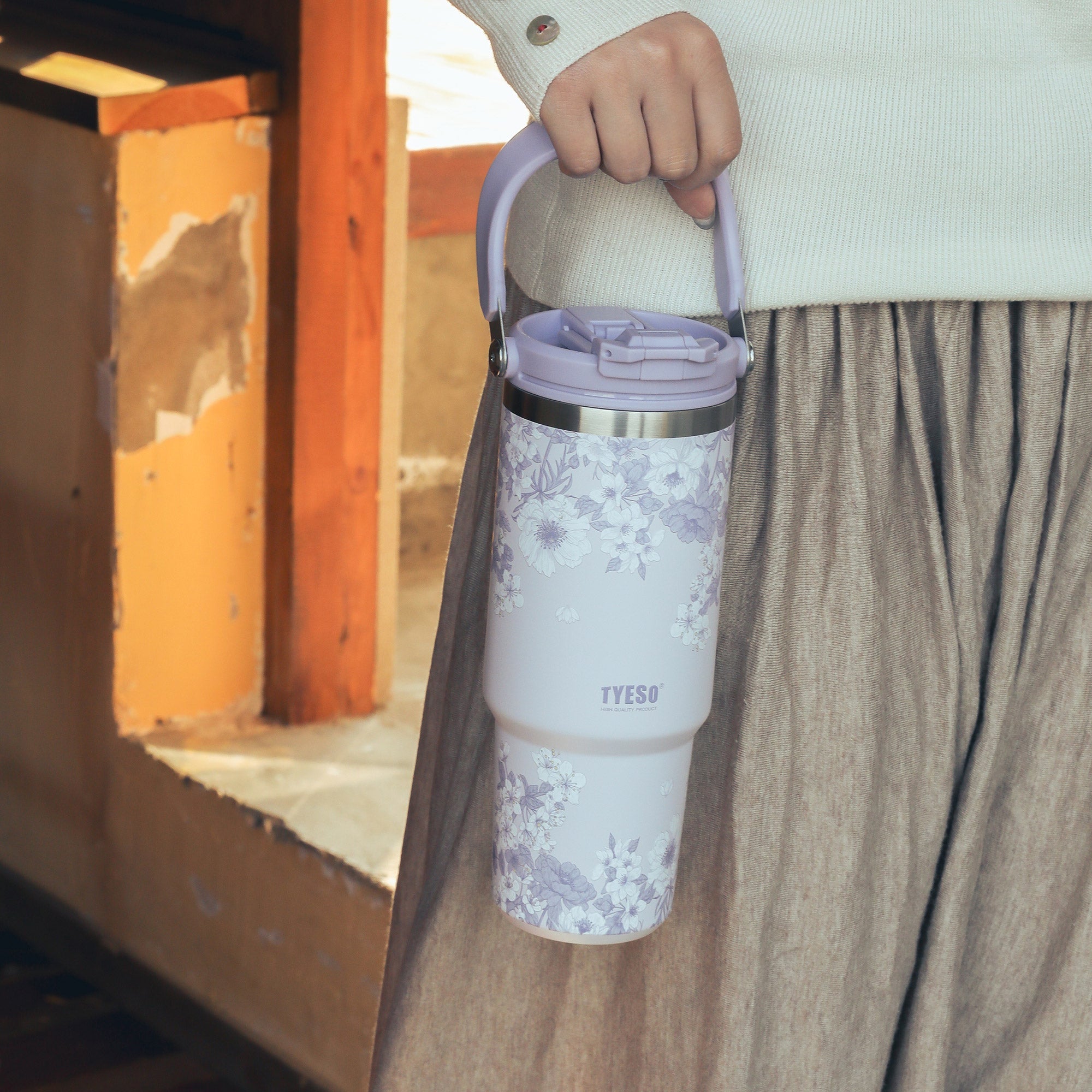 #Drinkware Style_ROAM Tumbler