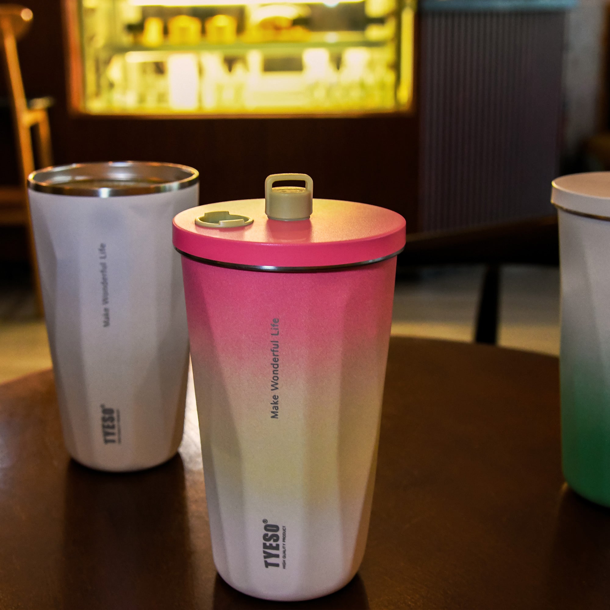 20oz (0.6L) - FLAIR Gradient Tumbler with Retractable Straw & Lid