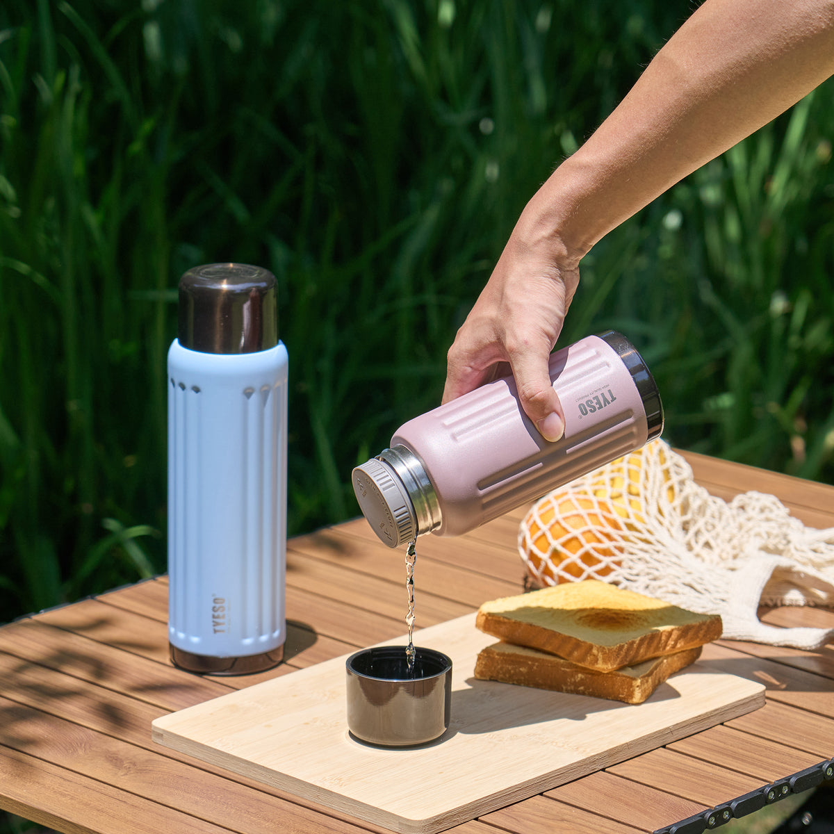 FLUTE insulated bottle pouring a drink outdoors #color_dusty pink