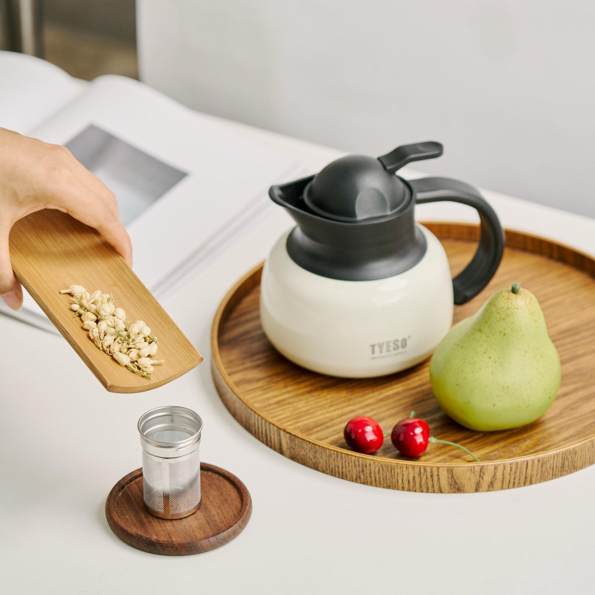Vacuum Insulated Teapot with Strainer