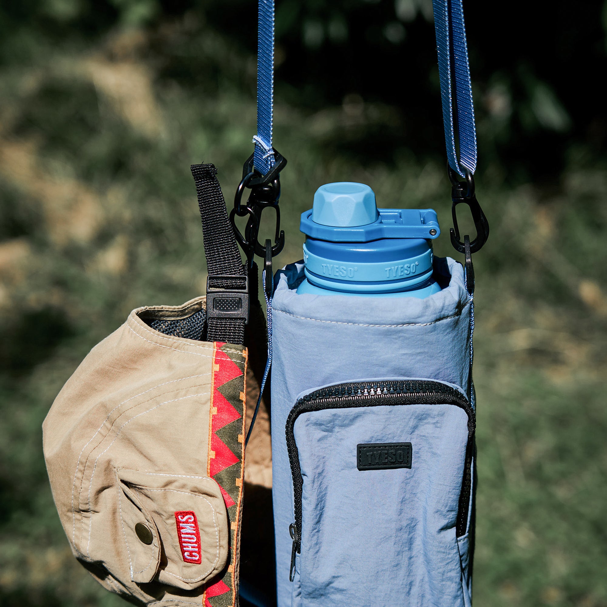 TYESO Multi-Use Bottle Pouch in Blue #color_blue
