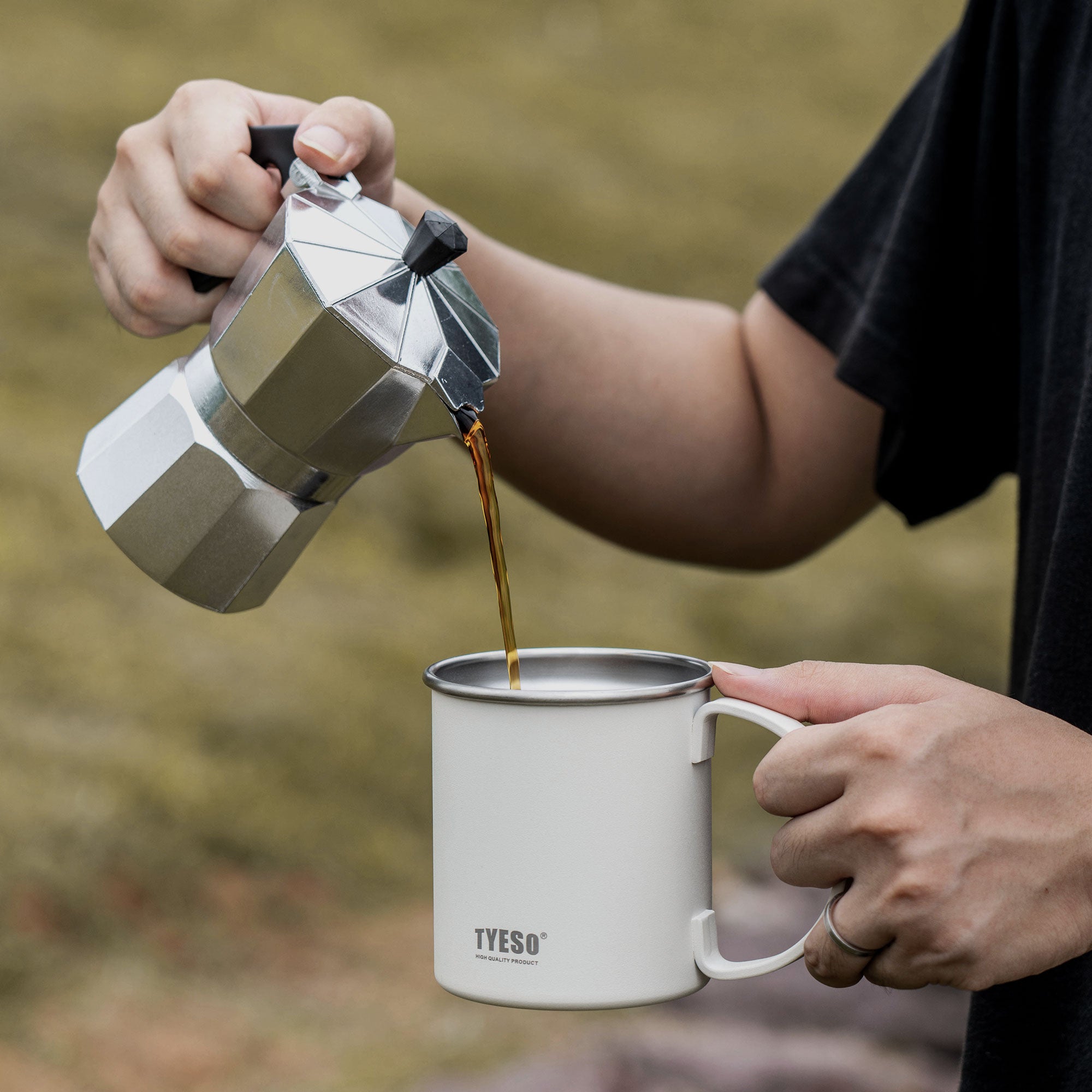 TYESO Sip Mate Coffee Mug with Ergonomic Handle 11# in White, 16 oz – carry handle detail #color_white