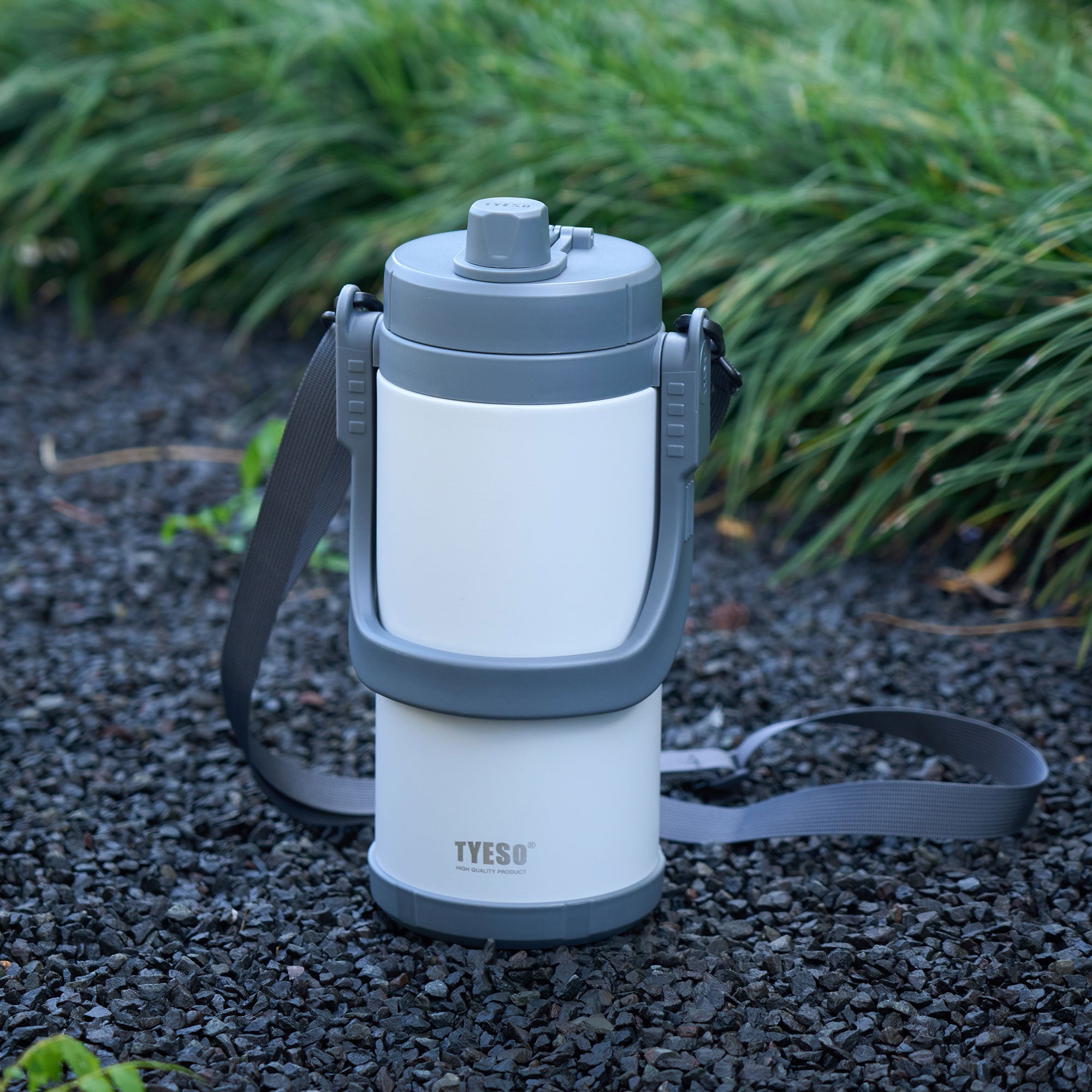 TYESO STOCK gray sports bottle with adjustable shoulder strap outdoors #color_gray