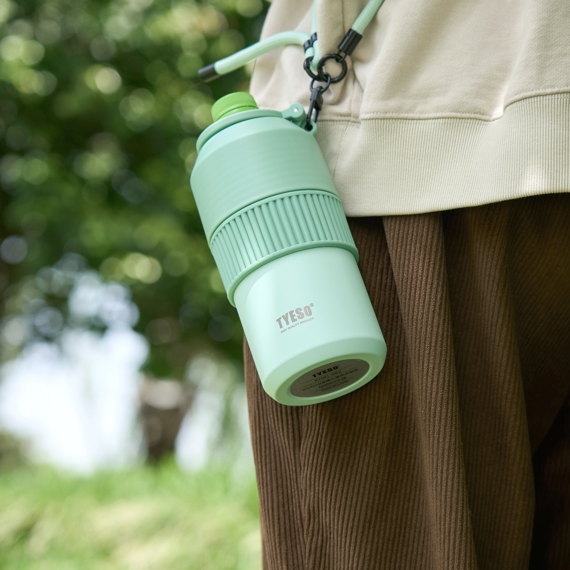 TYESO Detachable Lanyard for Umbral PET Bottle Cooler in Green #color_green