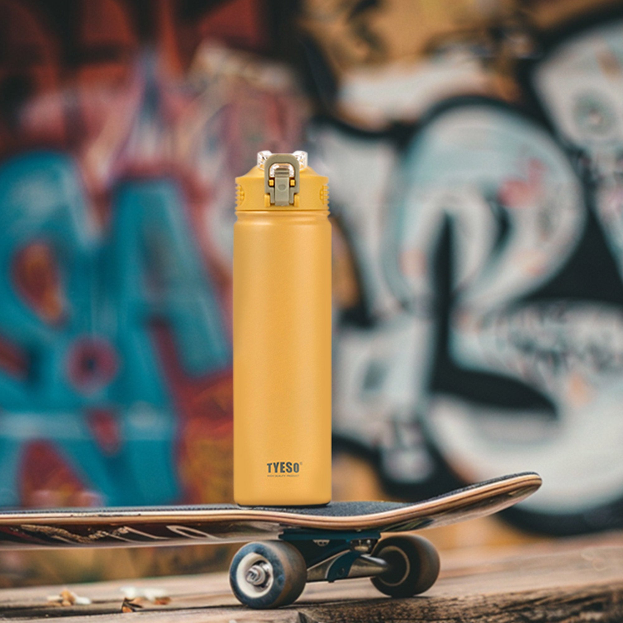 TYESO WANDER Lockable Straw Bottle in Yellow #color_yellow