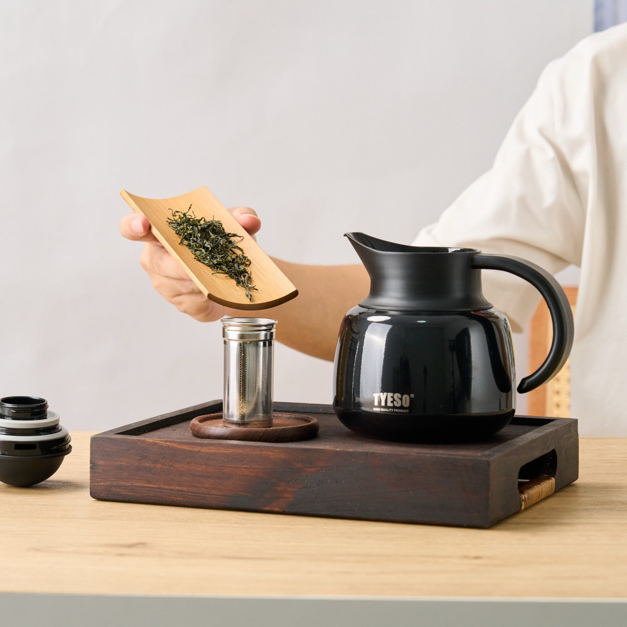 Vacuum Insulated Teapot with Strainer