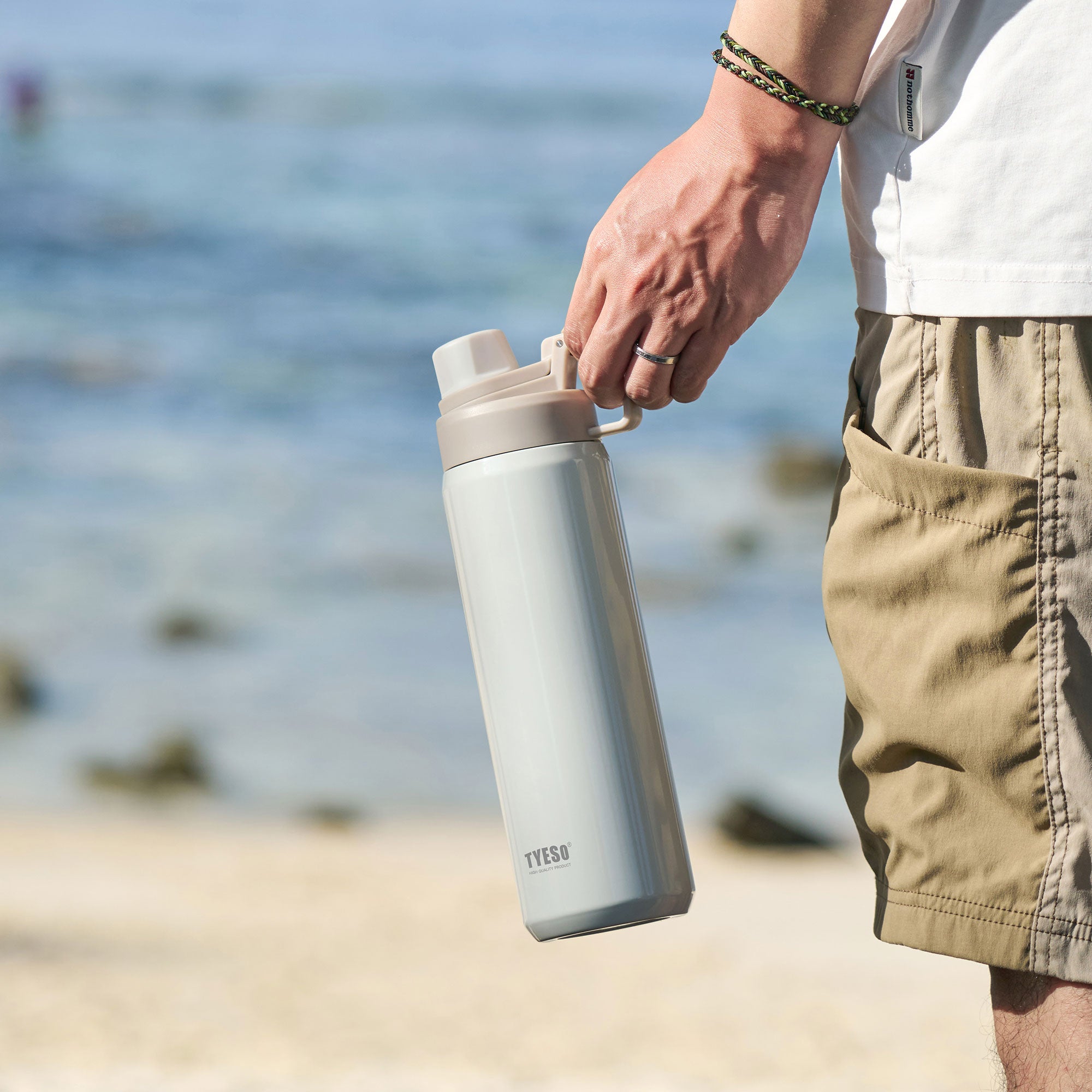 30oz（900ml）- TYESO Vibrant Vacuum Insulated Sports Bottle with Easy-grip Handle