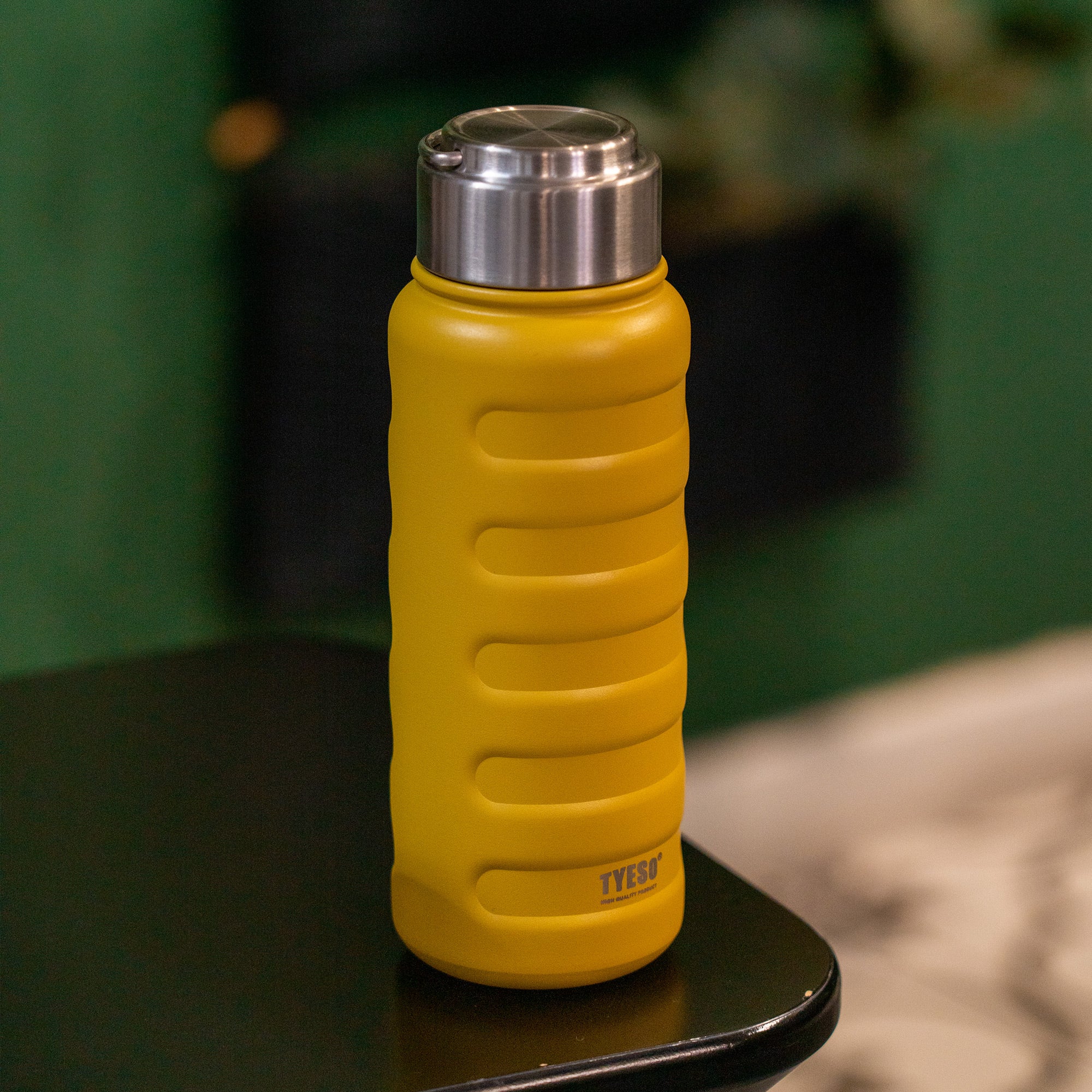 TYESO_Ascent Portable Sports Bottle with Handle_Yellow_12OZ  1