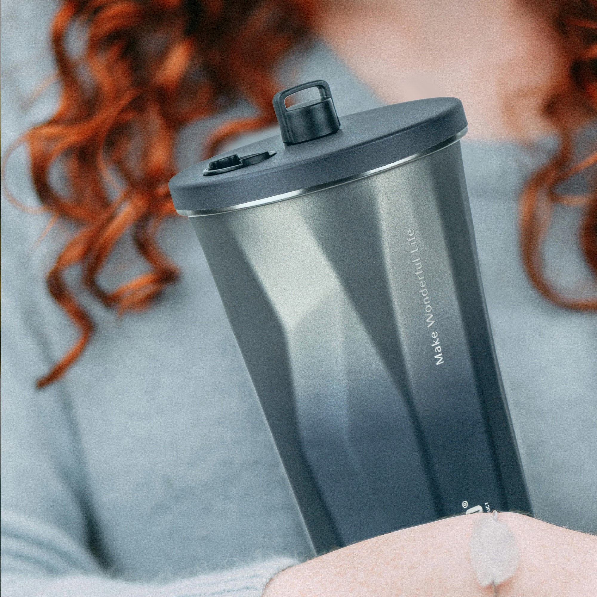 TYESO_FLAIR Tumbler with Lid and Retractable Straw_Sliver_20OZ detail