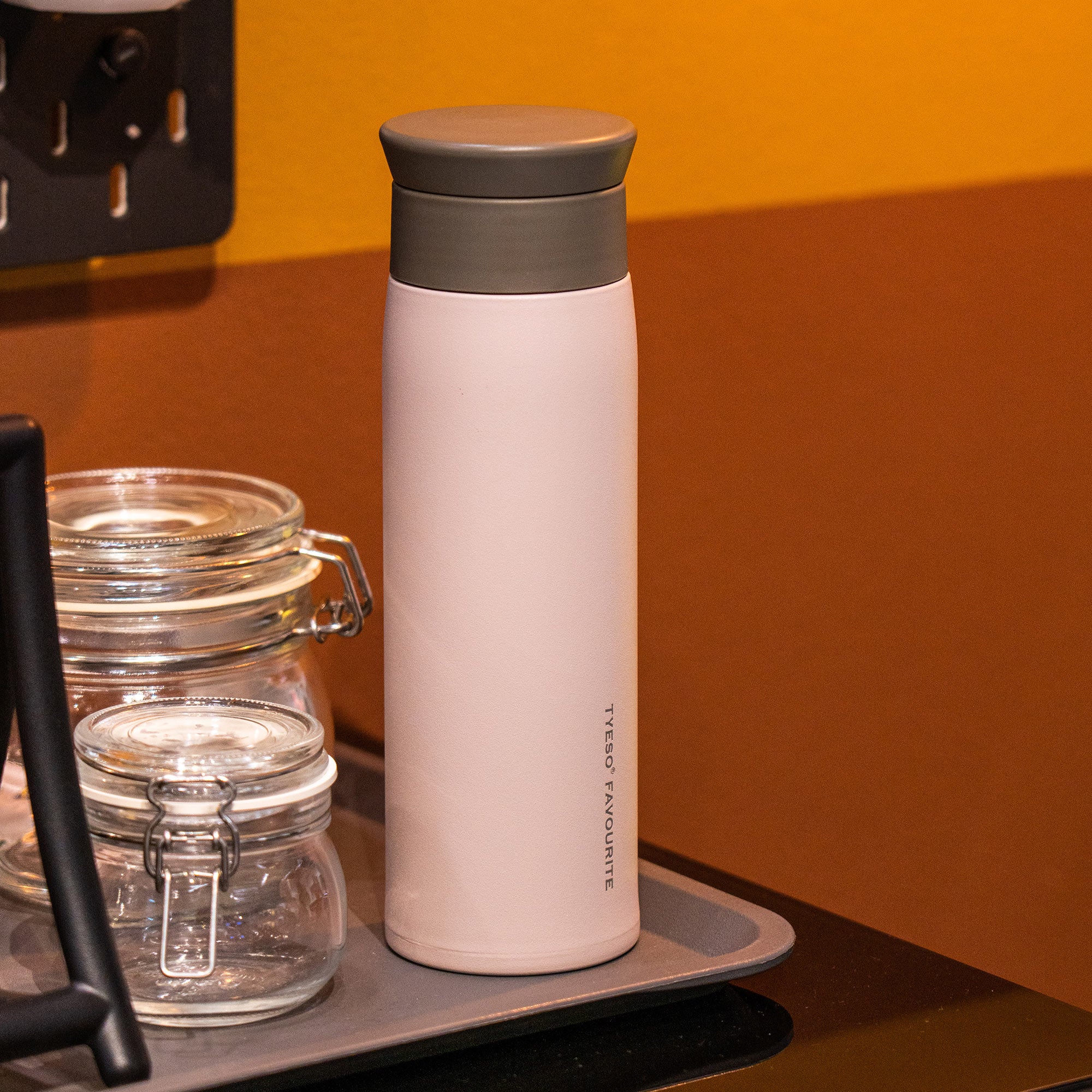 TYESO_Vacuum Bottle of classic shape, with an ice septum on the middle lid_Pink_17oz 1