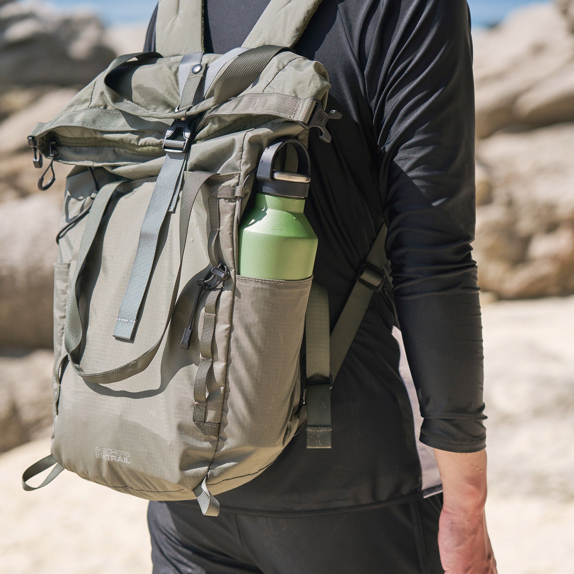 Green 30 oz TYESO BEACON sports water bottle in a hiking backpack pocket #color_green