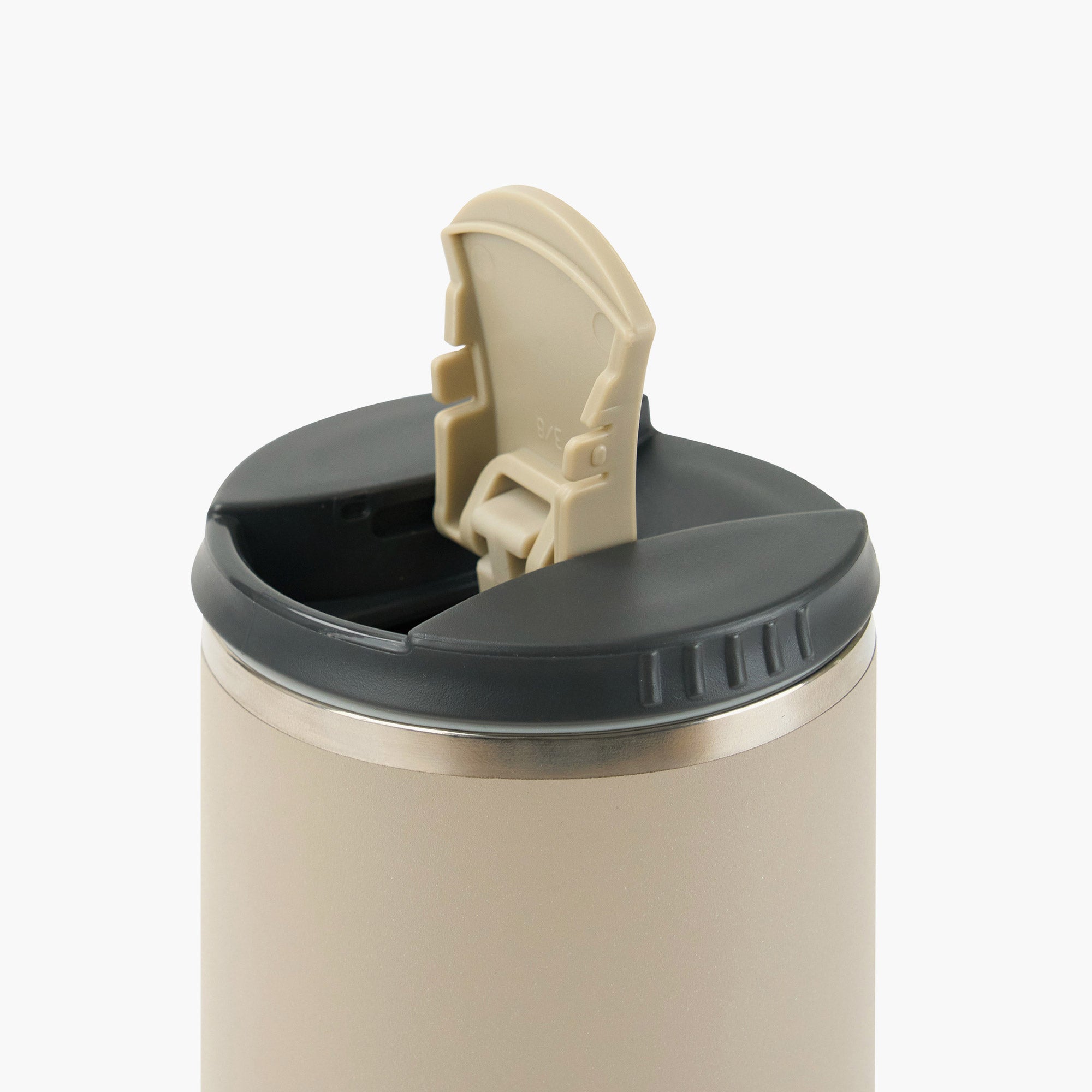 TYESO EON 2.0 Coffee Tumbler in Khaki, 20 oz – lid detail #color_khaki