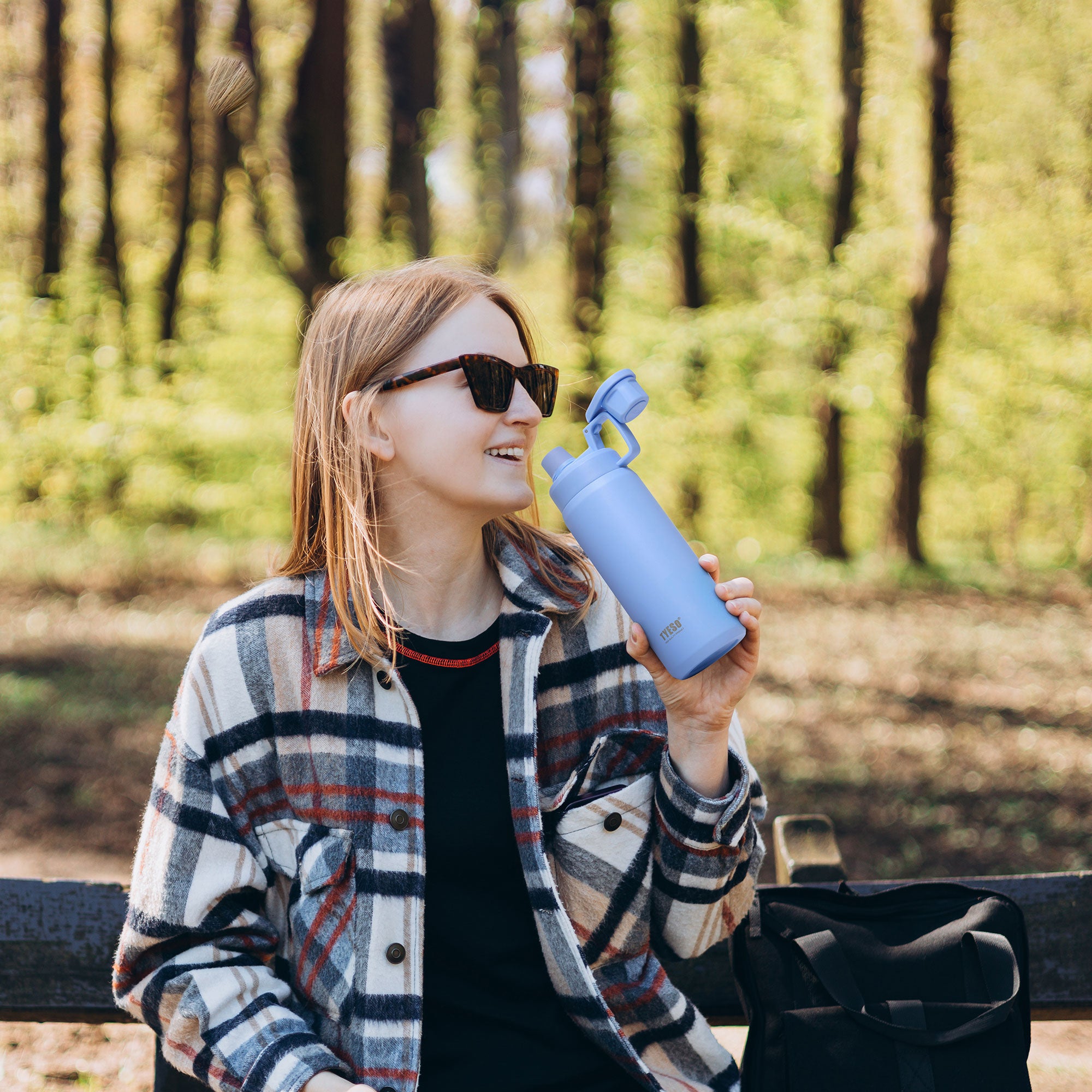 TYESO FIZZ HAZE Sports Bottle with Soft Spout in Violet, 25 oz – carry handle detail #color_violet