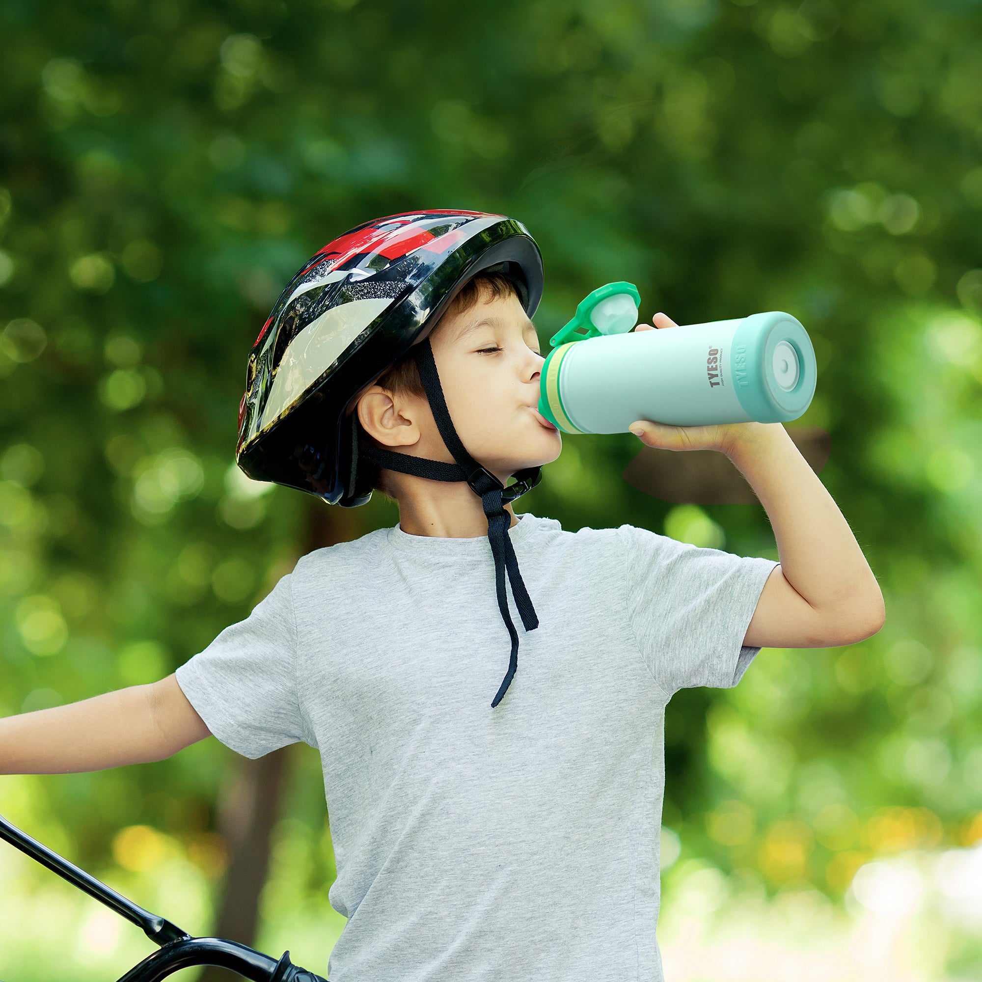TYESO Kids’ Sports Insulated Water Bottle with Silicone Base in Green, 14 oz #color_green