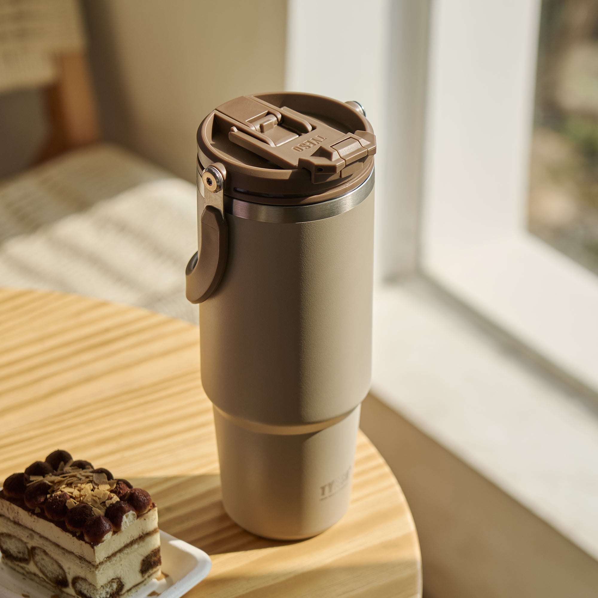 TYESO ROAM 2.0 Straw Tumbler in Mocha #color_mocha