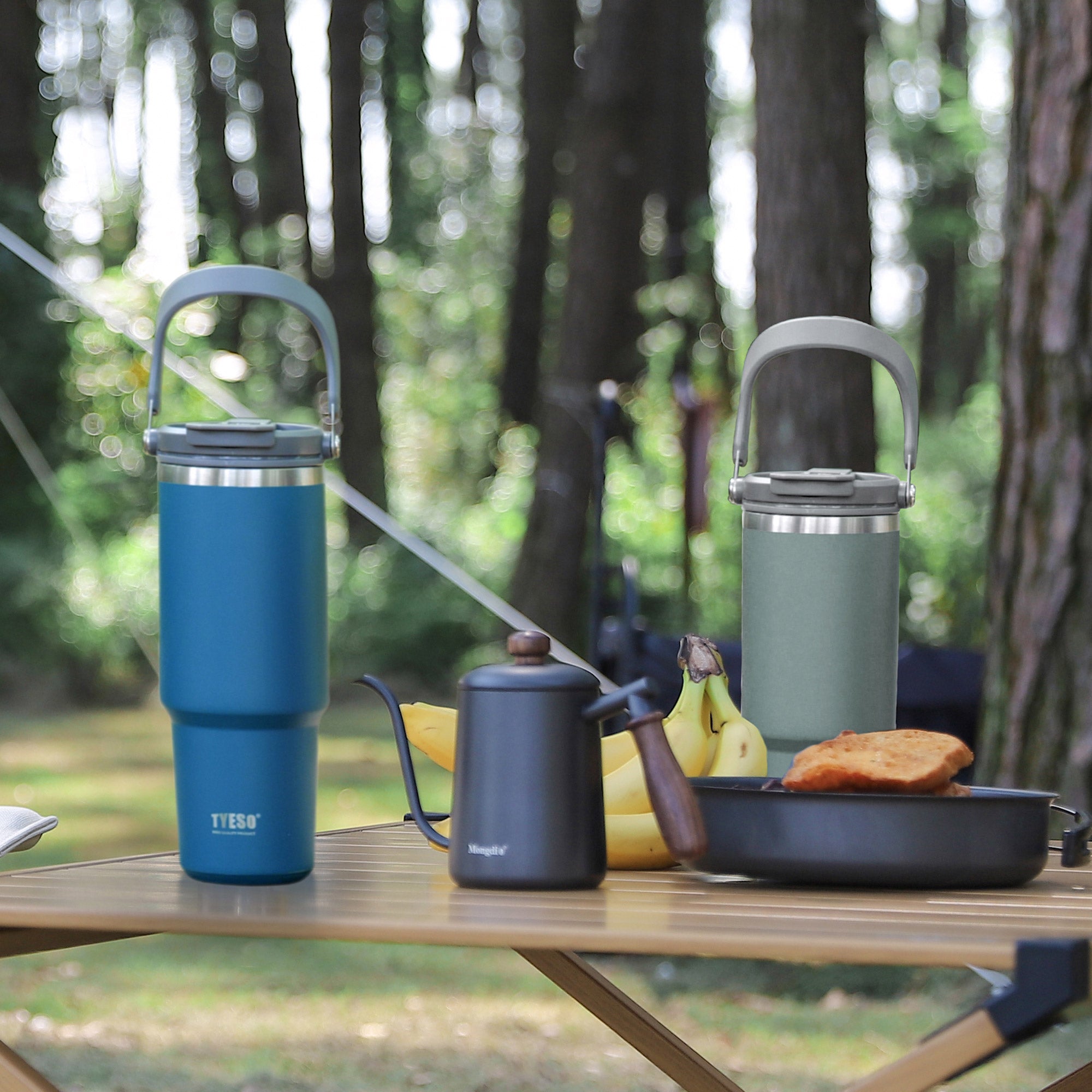 TYESO ROAM Straw Tumbler in Blue – in everyday use #color_blue