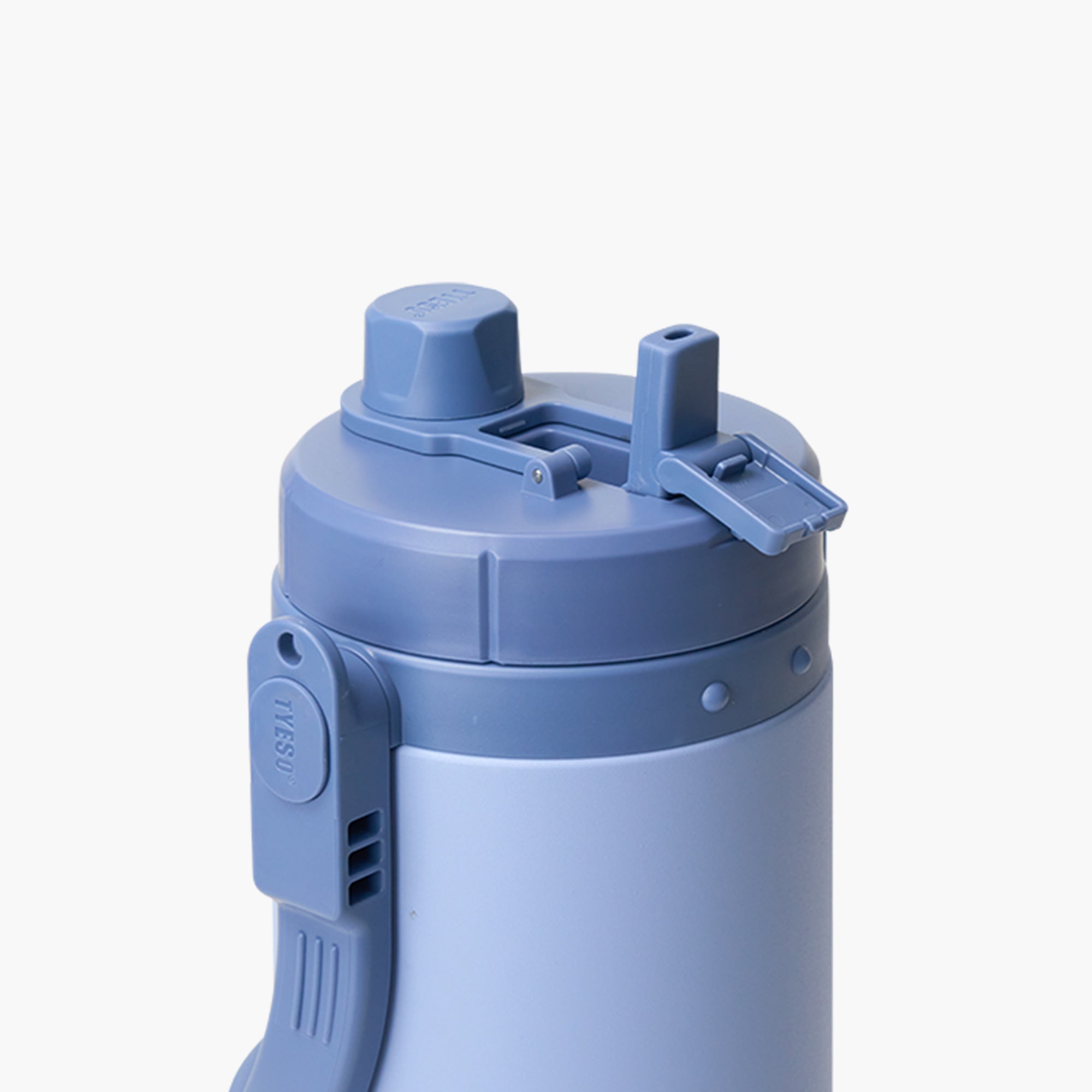 TYESO STOCK blue sports bottle lid close-up #color_blue