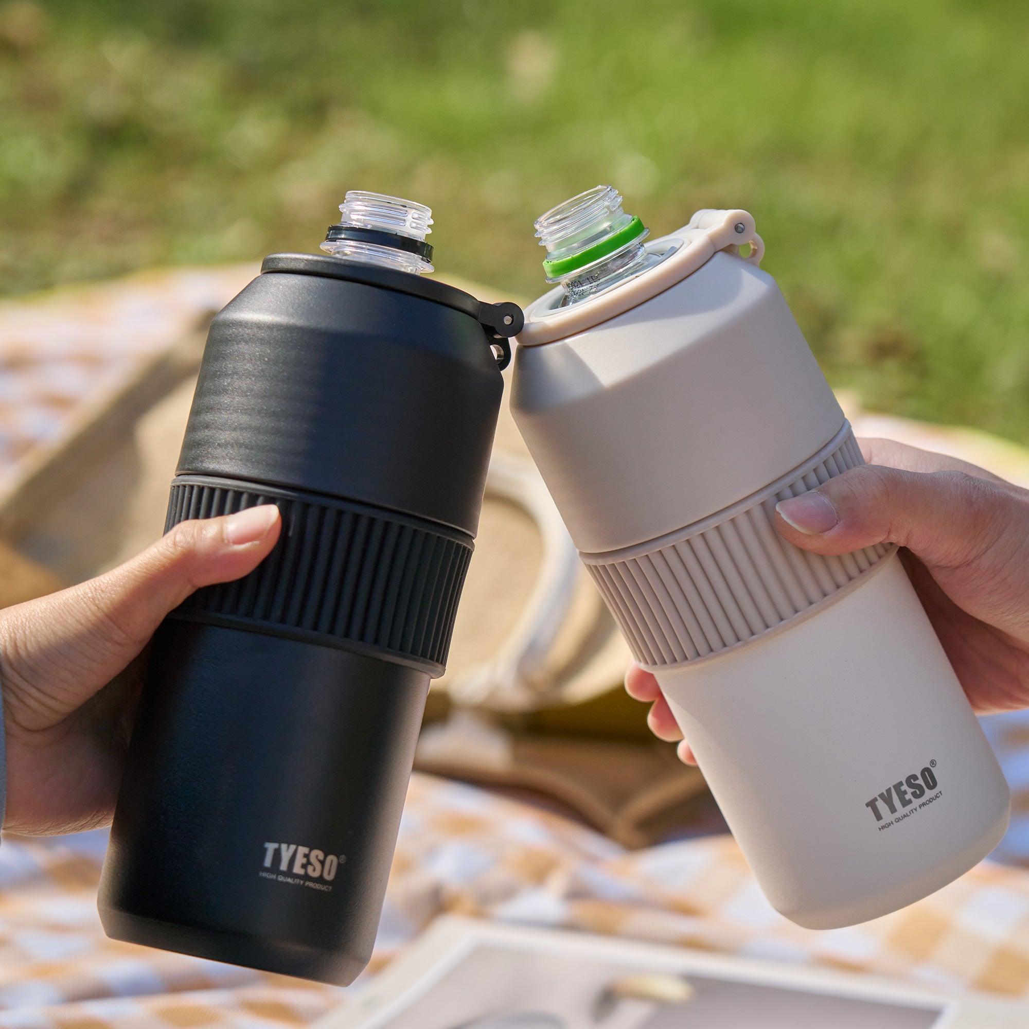 TYESO UMBRAL PET Bottle Cooler in Purple #color_purple