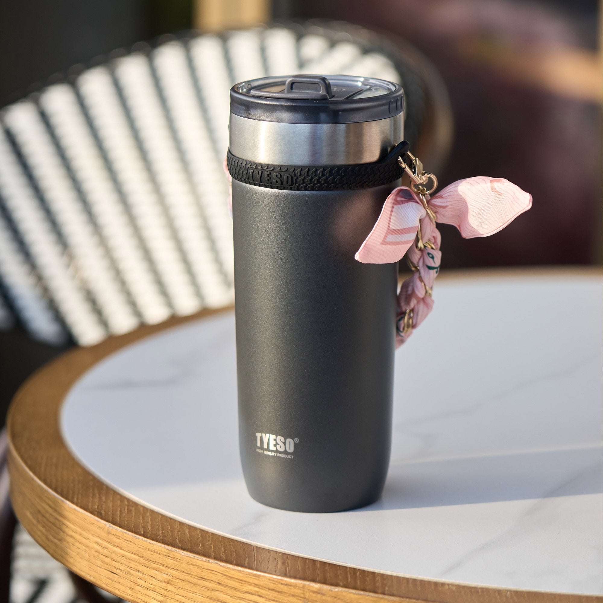 tyeso opaline insulated tumbler vacuum insulated BPA free blue cup on table lifestyle desk scene powder coating finish #color_black